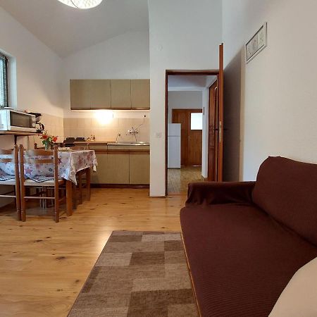 Apartments Vilim Pinezići エクステリア 写真
