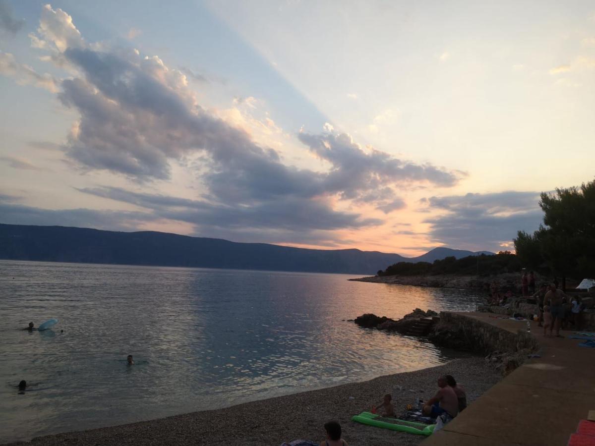 Apartments Vilim Pinezići エクステリア 写真