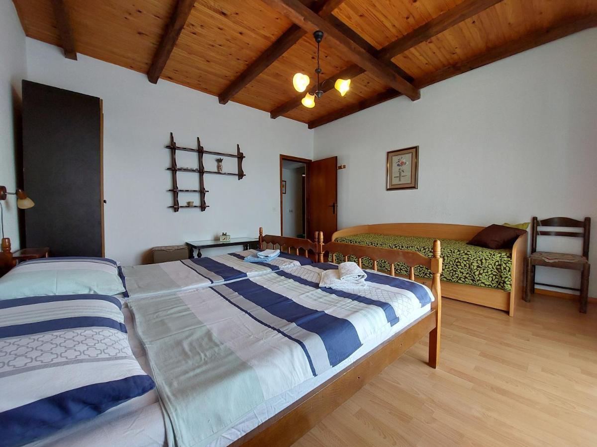 Apartments Vilim Pinezići エクステリア 写真