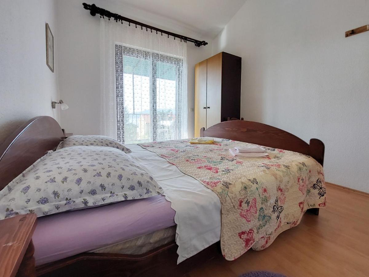 Apartments Vilim Pinezići エクステリア 写真