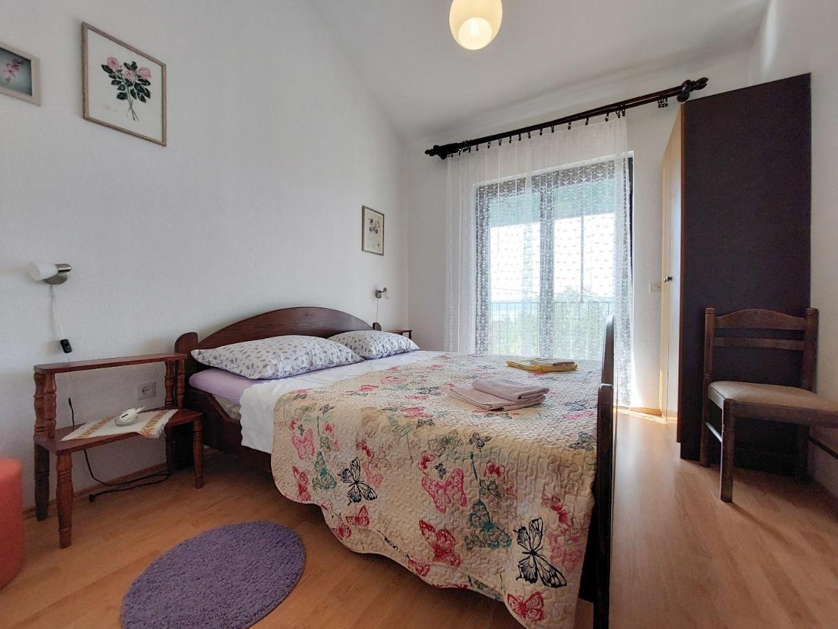 Apartments Vilim Pinezići エクステリア 写真