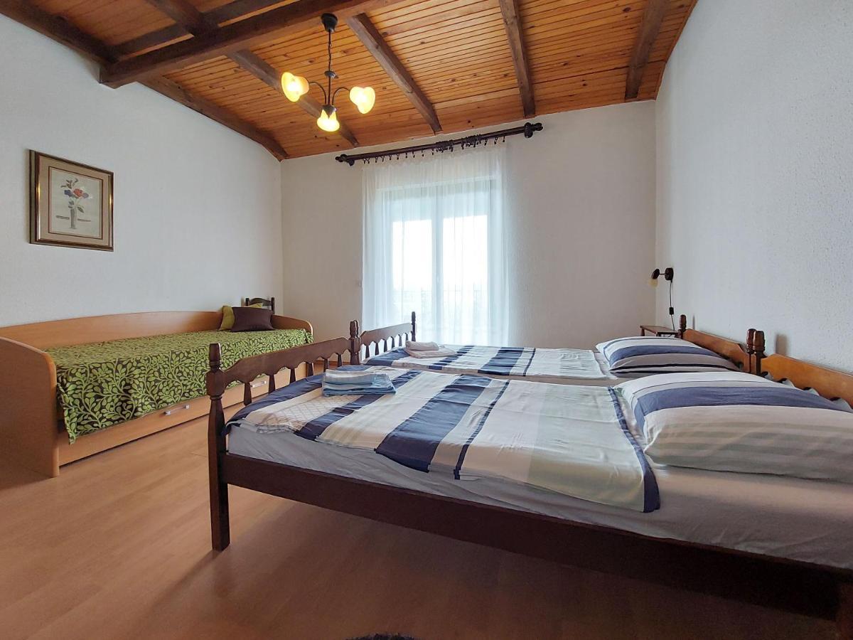 Apartments Vilim Pinezići エクステリア 写真