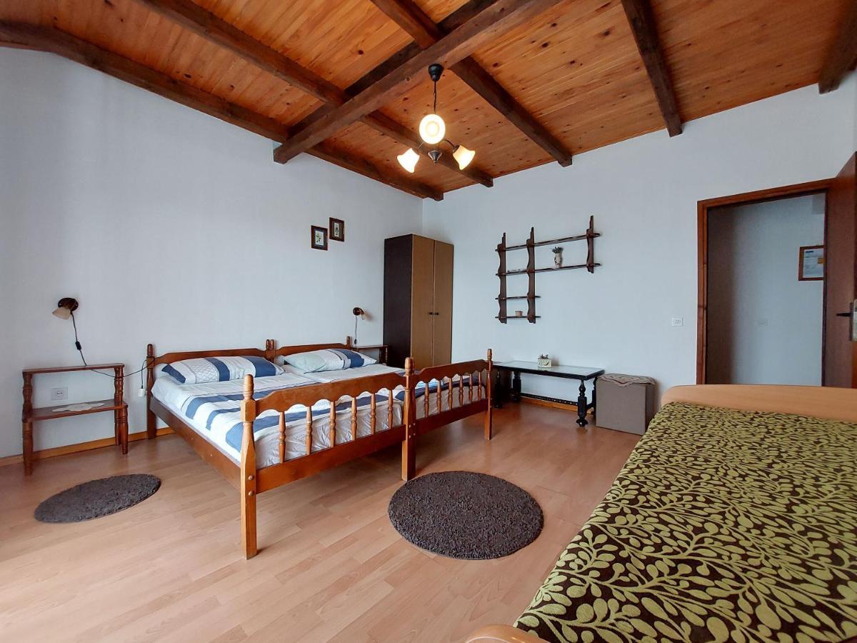Apartments Vilim Pinezići エクステリア 写真