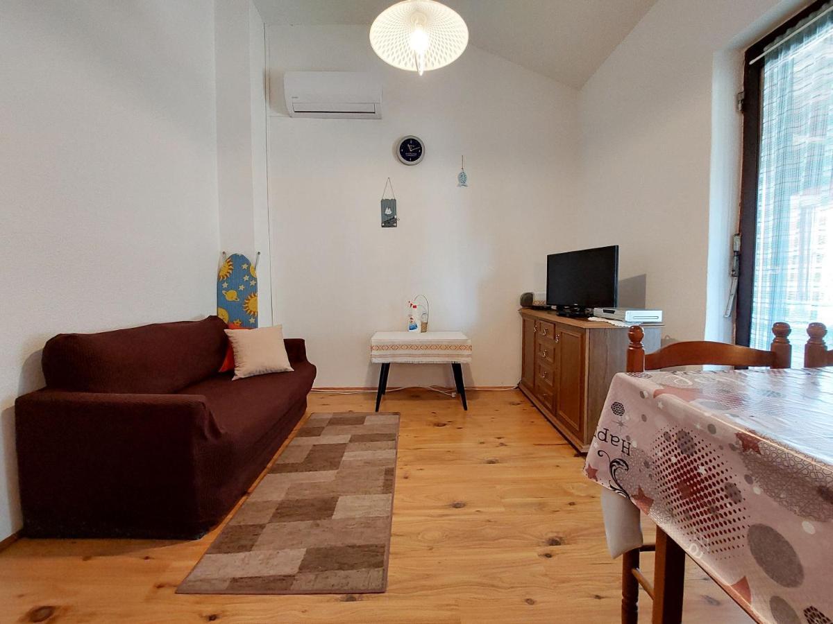 Apartments Vilim Pinezići エクステリア 写真