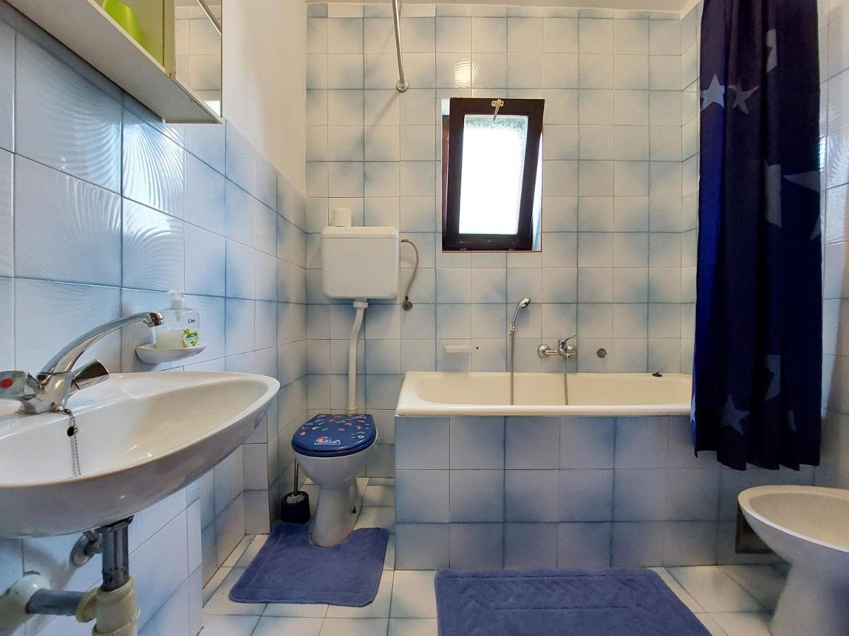 Apartments Vilim Pinezići エクステリア 写真