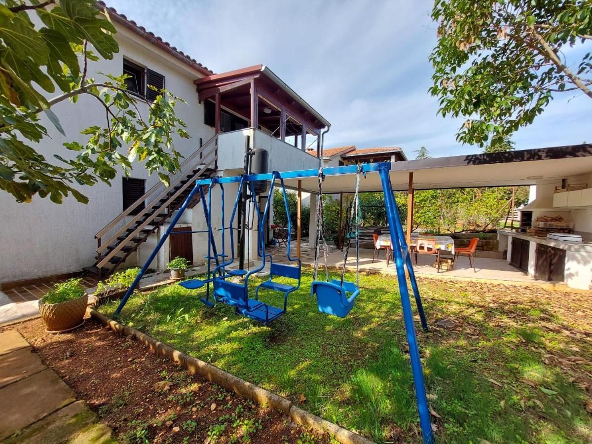 Apartments Vilim Pinezići エクステリア 写真
